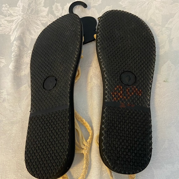 New Solemates Strappy Sandals - Picture 3 of 6